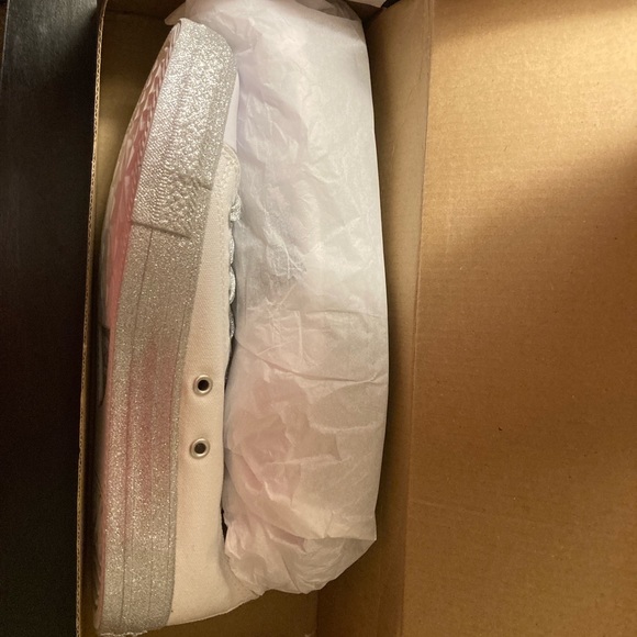 Miley Cyrus x Converse Ox Low Top NWT - Picture 4 of 16